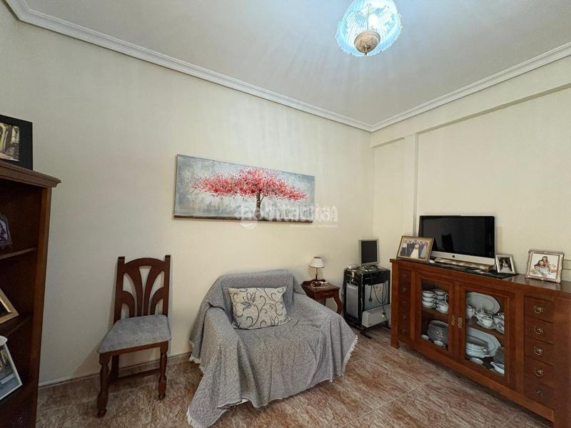 Foto fe4ae544-b3cc-4322-a9a6-796b4a824114. Casa aparellada amb aparcament a Andújar