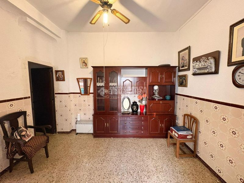 Foto 1062e684-acdc-4912-b6fe-21deca8c41ad. Casa aparellada a Marmolejo