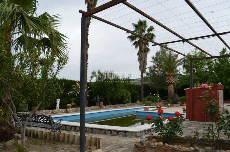 Foto 059f7577-32fe-4023-ab2e-22e2cba1d853. Masia amb piscina a Marmolejo