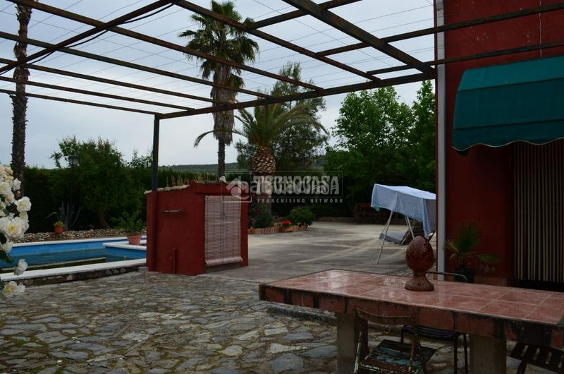Foto 4335082b-f88b-4984-beea-76faae168af3. Masia amb piscina a Marmolejo