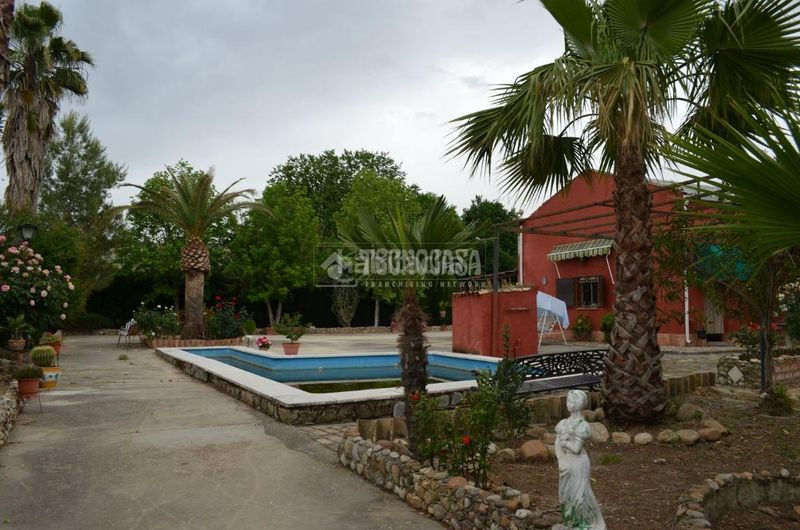 Foto 52c7398c-b6ac-4d01-9153-49b14250e498. Masia amb piscina a Marmolejo