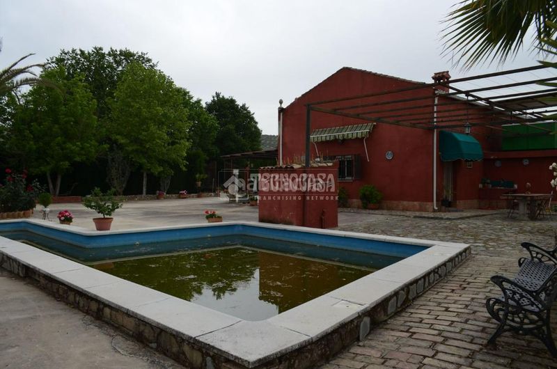Foto 898380f0-3897-4b0d-8524-b1fe5573ad85. Masia amb piscina a Marmolejo