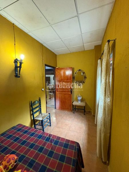 Foto a3636916-7961-45c3-817f-dfad0c381245. Masia amb piscina a Marmolejo