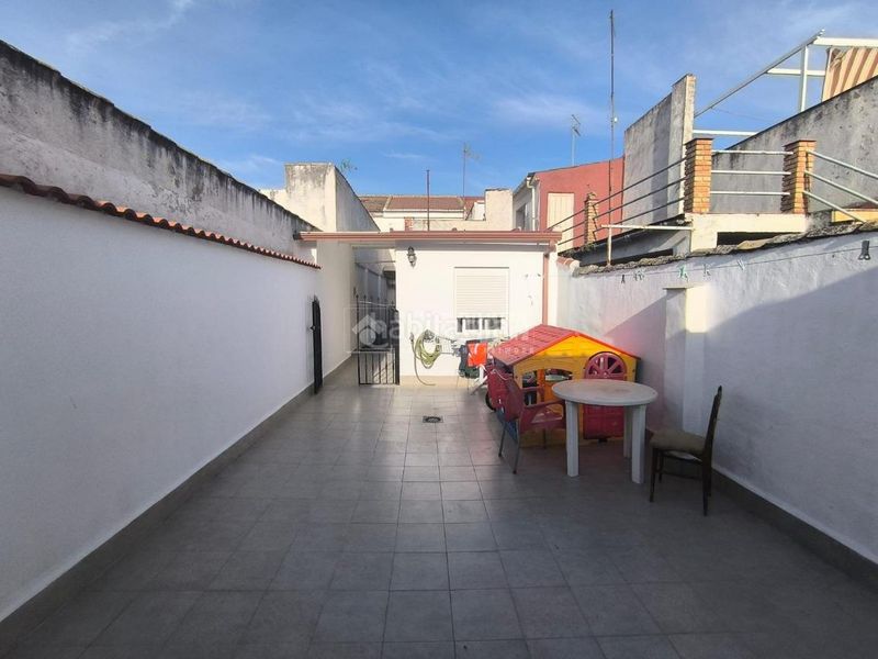 Foto 082b6507-51a8-4e24-9aee-e9577e2ed8f1. Casa aparellada a Marmolejo