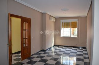 Casa aparellada a Marmolejo. Casa en venta en marmolejo