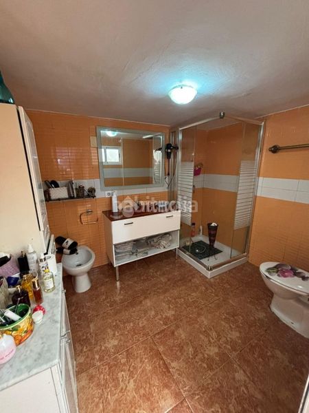 Foto c3ff0e18-c69d-4a8a-b77e-45e31370ca31. Casa aparellada a Andújar