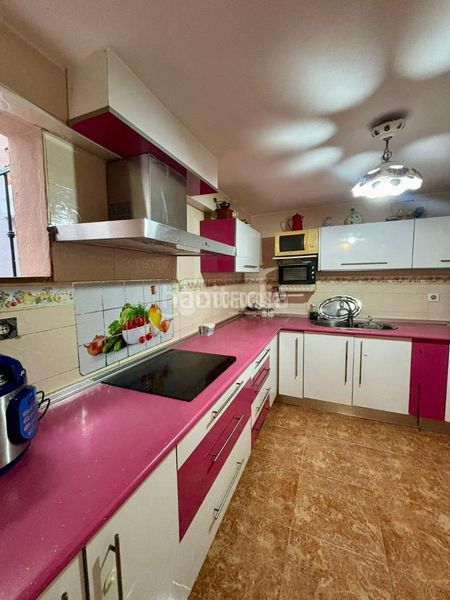 Foto e6fbe5a0-f4ca-4fb3-8e20-248697e53643. Casa aparellada a Andújar