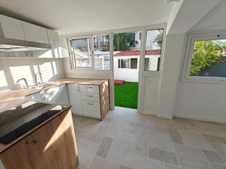 Casa a Centre. A 300m de la playa y la estacin de tren.