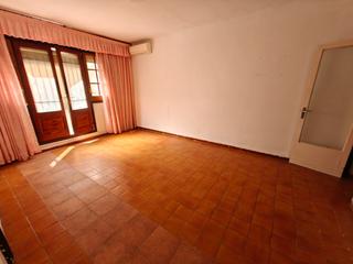 Rez-de-chaussée à Zona Alta. Bajos con entrada independiente.