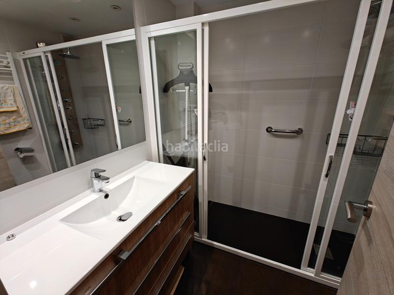 Foto d899e343-ca79-44c4-b8cd-76f3fd9aad3f. Piso alto y con preciosas vistas, terraza, parquing y piscina en Premià de Mar
