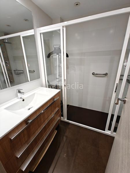 Foto d8e8fa92-c808-461b-bbb8-06a9fafe3cb0. Piso alto y con preciosas vistas, terraza, parquing y piscina en Premià de Mar