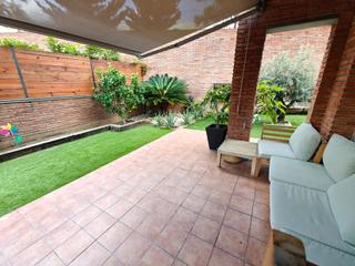 Rez-de-chaussée à Sector Est. 165m² de jardín, 80m² de vivienda.