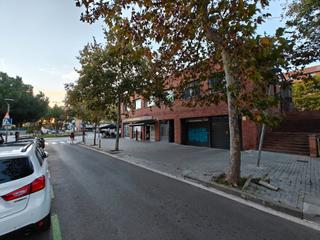 Parking coche en Gran Via de Lluís Companys 241