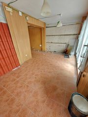 Business premise  Avinguda barcelona. Local para hacer cambio de uso a vivienda o actividad comercial