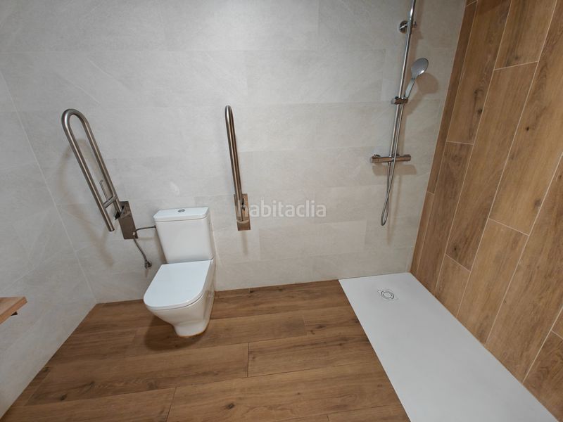 Foto 1b6e3811-e826-4f51-8cc5-566de5a0060a. Planta baixa a Centre-Nucli Antic Premià de Mar