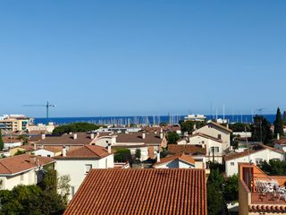 Reihenhaus in Can Farrerons. A 300m de playa y vistas a mar, gran v�a / zona n�utico