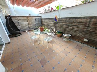 Haus in Zona Alta. Casa en barri bañeras