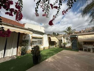 Chalet à Centro. Casa o chalet independiente en venta en calle el huerto, 1