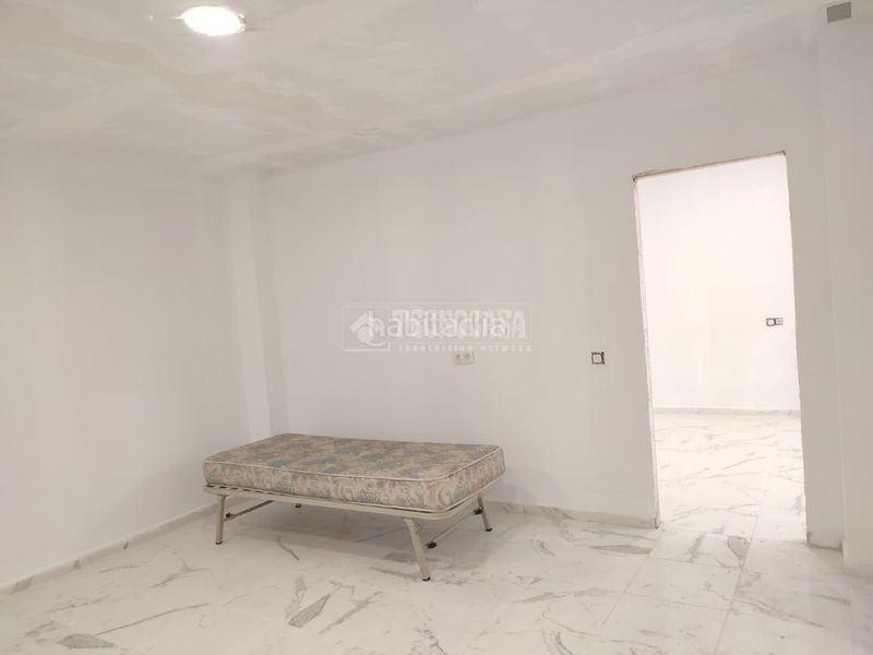 Foto 03e39f08-e2ea-4ea1-a6d7-fd50385afabd. Casa aparellada a Palmete Sevilla