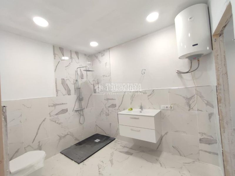Foto a7f34a10-11a7-4b24-8810-d34d4141ef8d. Casa aparellada a Palmete Sevilla