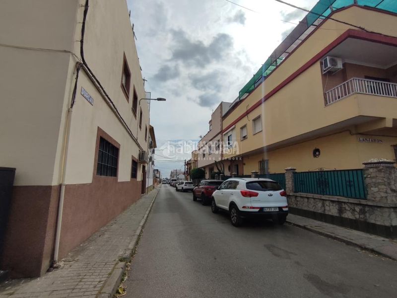 Foto b131663e-a95a-49d4-ac9a-92be4c4c2cee. Casa aparellada a Palmete Sevilla
