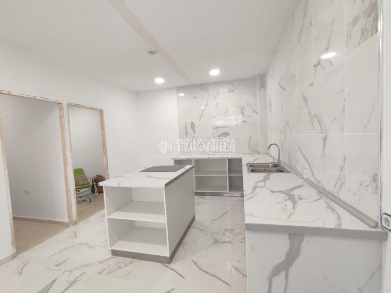 Foto be8eef79-2373-4675-b87d-ba9dc90f7ad7. Casa aparellada a Palmete Sevilla