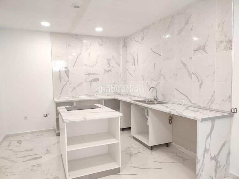 Foto cb31108d-03d7-46d6-bf13-55e677c5173f. Casa aparellada a Palmete Sevilla