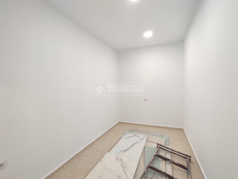 Foto d4e5c9d2-ff15-4012-acd6-2c8a810dbf2e. Casa aparellada a Palmete Sevilla