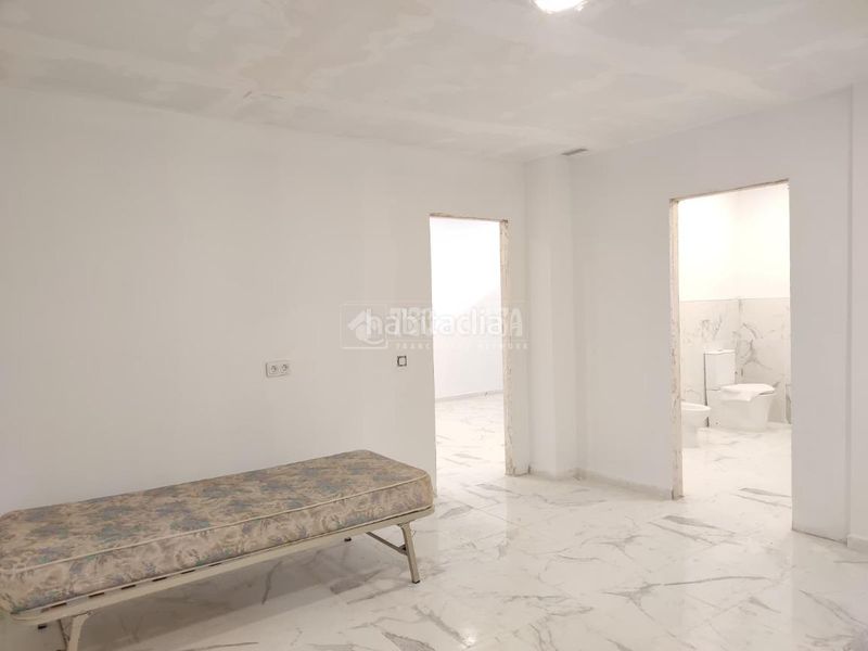 Foto f443918d-3cd4-47bf-9332-9b39a39dfc9d. Casa aparellada a Palmete Sevilla