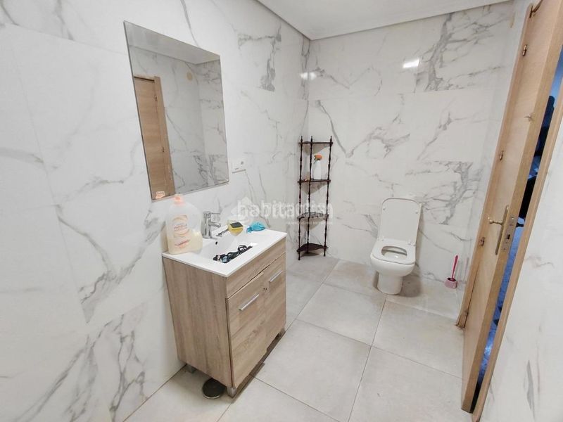 Foto 152e87fb-bee9-425d-97f8-07138e77f8ba. Casa aparellada a Palmete Sevilla
