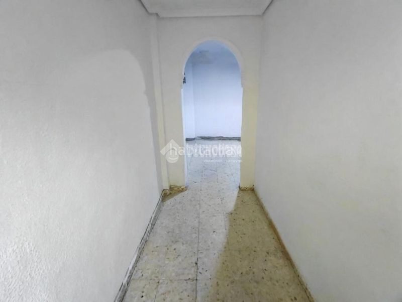 Foto 519ba343-dd86-49a3-889d-a78a55250f0a. Casa aparellada a Palmete Sevilla