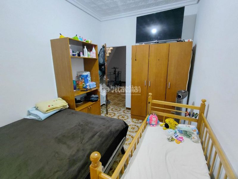 Foto 8dd5f4cd-0a0e-4c6f-b6c0-dbb3b1474a63. Casa aparellada a Palmete Sevilla