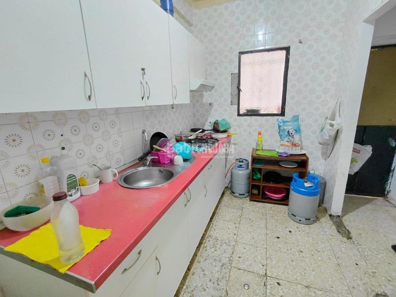 Foto a2fd55cd-c51e-4b15-a3b0-ad8c3e00164e. Casa aparellada a Palmete Sevilla