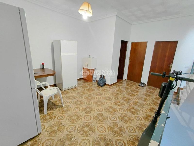 Foto d082c41e-3c65-40e3-a609-135d7312aaa9. Casa aparellada a Palmete Sevilla