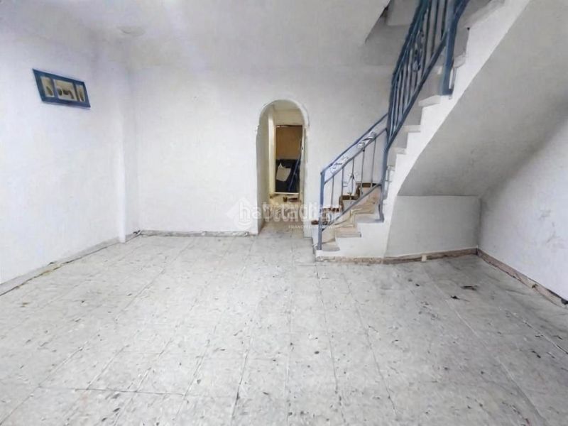Foto f53b3802-6870-47d4-8203-c18833d2f3c1. Casa aparellada a Palmete Sevilla