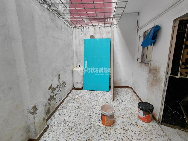 Foto f9488714-fe2c-41a4-99aa-398cdeaab769. Casa aparellada a Palmete Sevilla