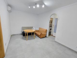 Casa aparellada a Palmete. Casa en venta en sevilla