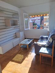 Lloguer Pis  Avinguda de la mare de déu de montserrat. Vivienda de dos habitaciones en el guinardó