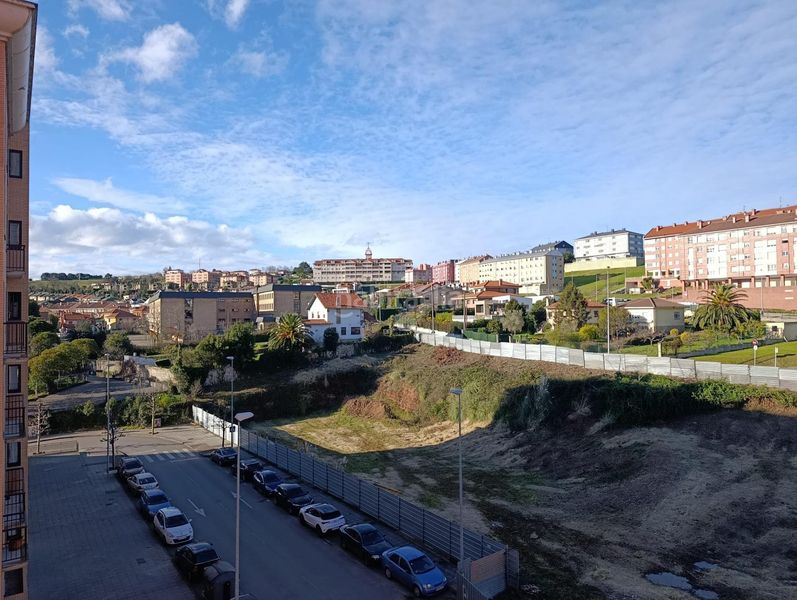 Foto 17bac775-7488-4708-8513-ff221838e0f4. Apartament amb calefacció aparcament a El Carbayedo - El Quirinal Avilés