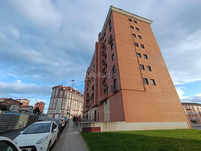 Foto 50a2b3e9-9e63-44a9-8c1b-89ea44d19ce5. Apartament amb calefacció aparcament a El Carbayedo - El Quirinal Avilés