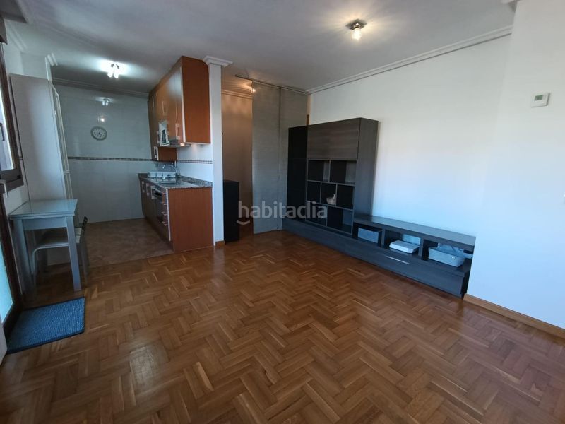 Foto b4678448-b123-4f76-aaea-1e91d42bff6e. Apartament amb calefacció aparcament a El Carbayedo - El Quirinal Avilés