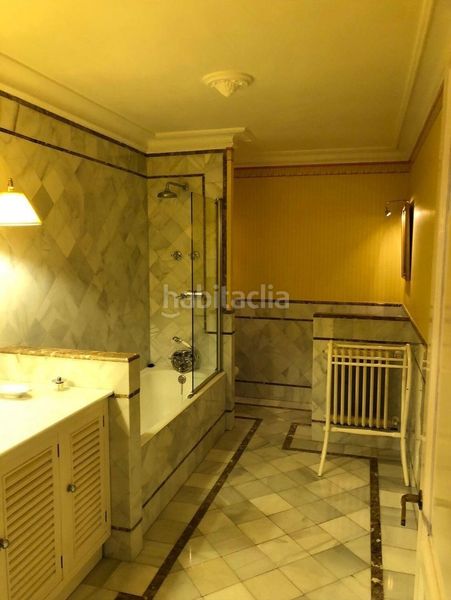 Foto 6a695cde-1ae2-48d3-9998-034c8085cc40. Chalet en calle c/ profesor perez pimentel 802 en Gijón