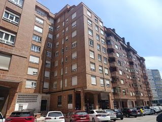 Flat in Calle juan xxiii 20. Piso de 3 dormitorios en juan xxiii, avilés