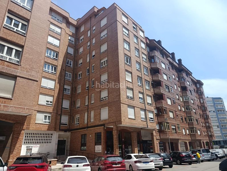 Foto 5dca89a8-faa7-4173-9ee3-29a6ec9d2581. Flat in calle juan xxiii 20 in Centro Avilés