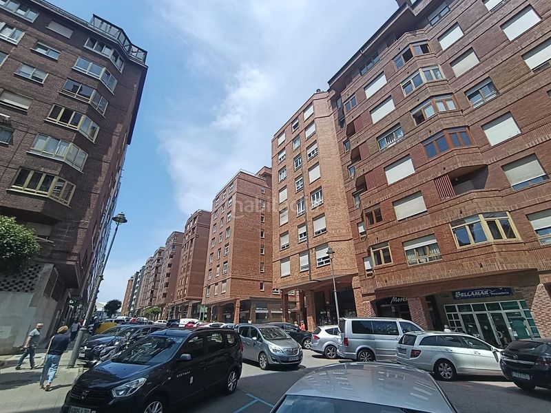 Foto 6ca84f8b-8a52-49b9-b84b-cea9292f2293. Flat in calle juan xxiii 20 in Centro Avilés