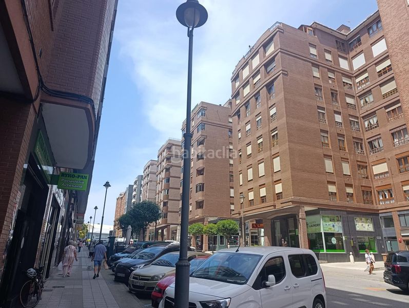 Foto 7e6f405e-884d-4146-91a7-304dbcd3a6ec. Flat in calle juan xxiii 20 in Centro Avilés