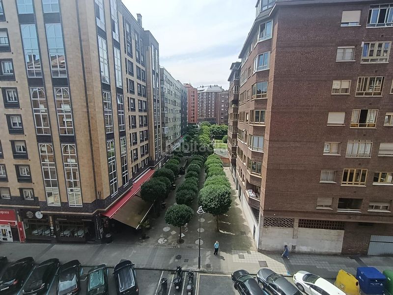 Foto 8a6fc8f4-3db2-43ab-b012-98a6382071ee. Flat in calle juan xxiii 20 in Centro Avilés
