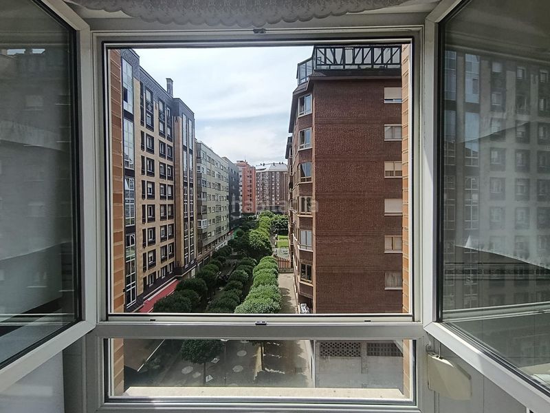 Foto b1746dce-4465-46b6-b49b-cf24f757206d. Flat in calle juan xxiii 20 in Centro Avilés