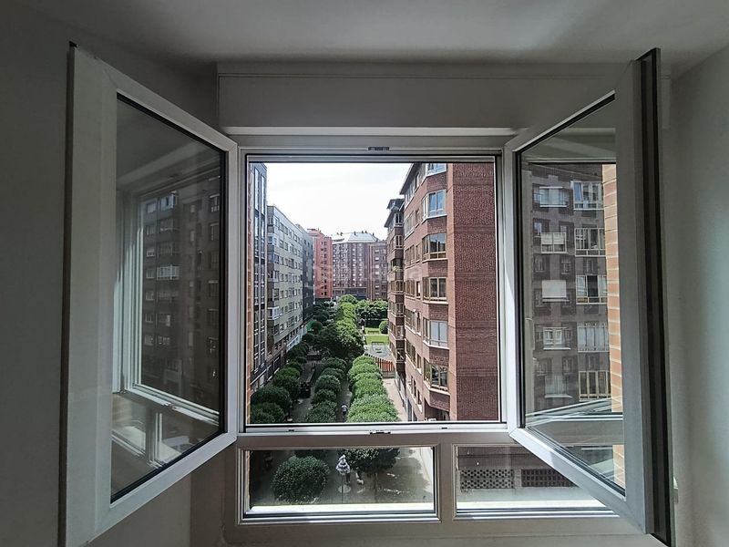 Foto bd9bd351-86ea-4389-9e1f-b8b4135c5299. Flat in calle juan xxiii 20 in Centro Avilés