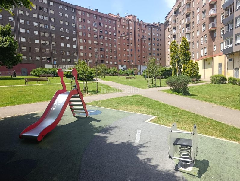 Foto bfbd1336-28cd-4f17-95c3-1806b08100e9. Flat in calle juan xxiii 20 in Centro Avilés